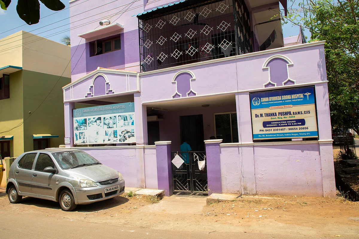 ''போலிகள் கவனம்!" - கபசுரக் குடிநீர் குறித்து எச்சரிக்கும் திருச்சி சித்த மருத்துவ அலுவலர்
