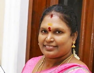 கடலூர்: கட்டுக்கட்டாக ஆவணங்கள்; கோடிக்கணக்கில் சொத்துகள்! - அதிமுக முன்னாள் எம்எல்ஏ வீட்டில் ரெய்டு