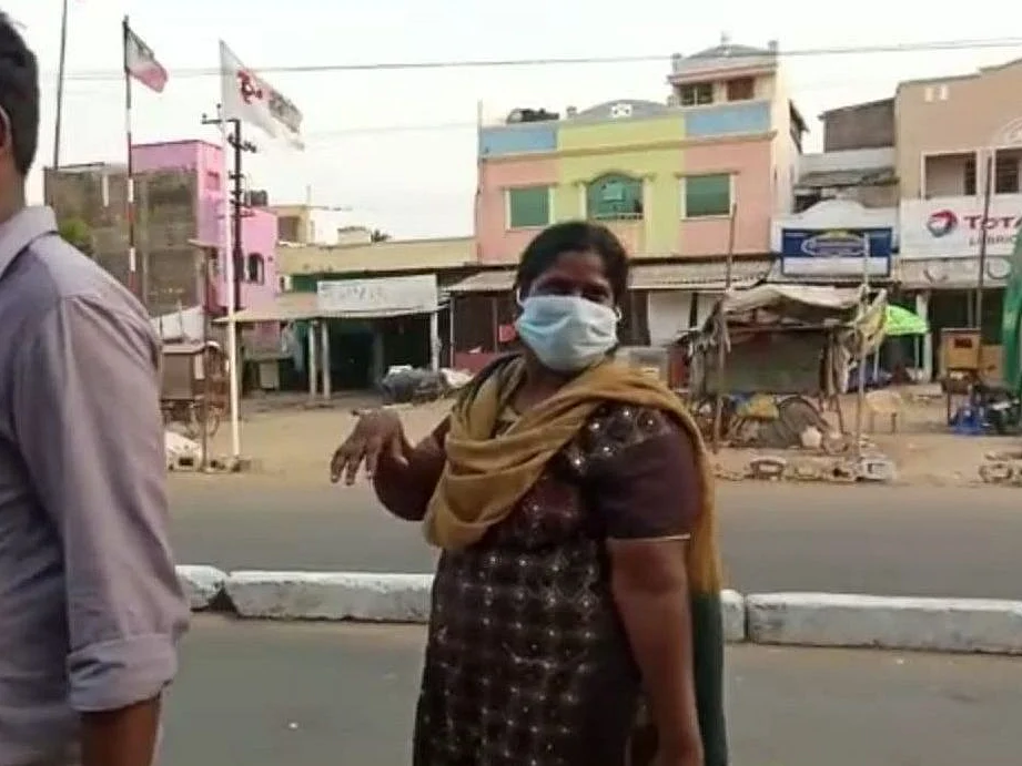 `கட்டுச்சோறு; பல்லடம் டு சிதம்பரம்!' - 320 கிலோமீட்டர் கணவரோடு நடந்தே செல்லும் பெண்