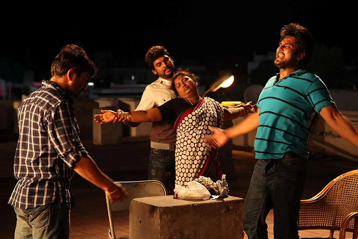 தல-தளபதி சண்டை இன்னும் ஜாஸ்திதான் ஆகும் பிரதர். ஏன்னா... - `தமிழ்ப்படம்' சி.எஸ்.அமுதன் ஜாலி பேட்டி