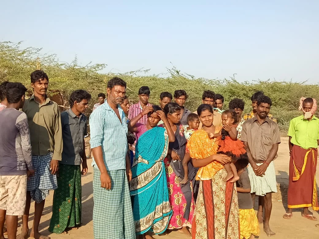 ``குழந்தை பசியில அழுவுது; பிஸ்கட் மட்டும்தான் சாப்பாடே!” - தவிக்கும் இருளர் மக்களின் நிலை