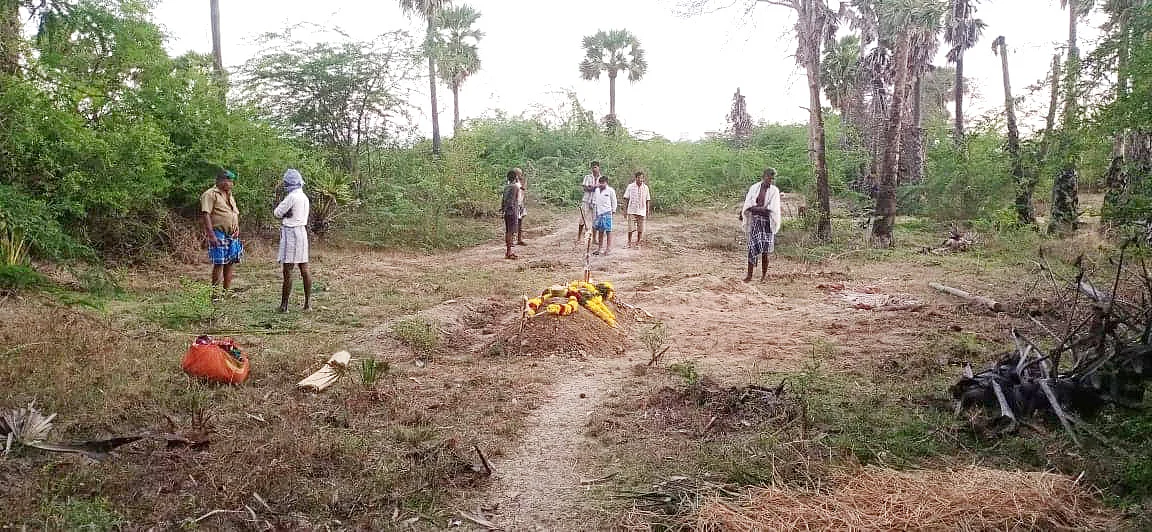 தாயின் இறுதிச் சடங்கு