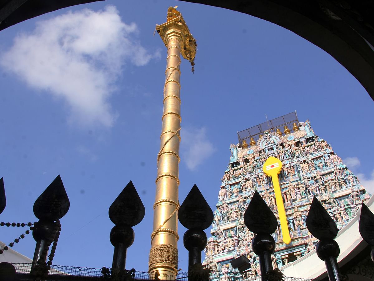 கோயிலுக்கு டெபாசிட்; அறக்கட்டளைக்கு என்.ஓ.சி -எப்படி வளைக்கப்படுகின்றன ரூ.10,000 கோடி நிலங்கள்?