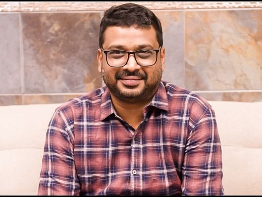 தல-தளபதி சண்டை இன்னும் ஜாஸ்திதான் ஆகும் பிரதர். ஏன்னா... - `தமிழ்ப்படம்' சி.எஸ்.அமுதன் ஜாலி பேட்டி