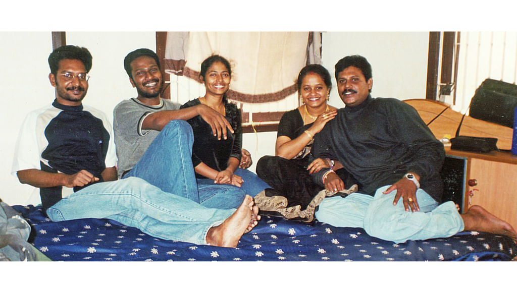நண்பர்களுடன் வெற்றிமாறன்