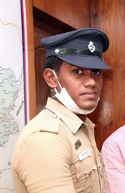 காவலர் சையது அபுதாஹிர்