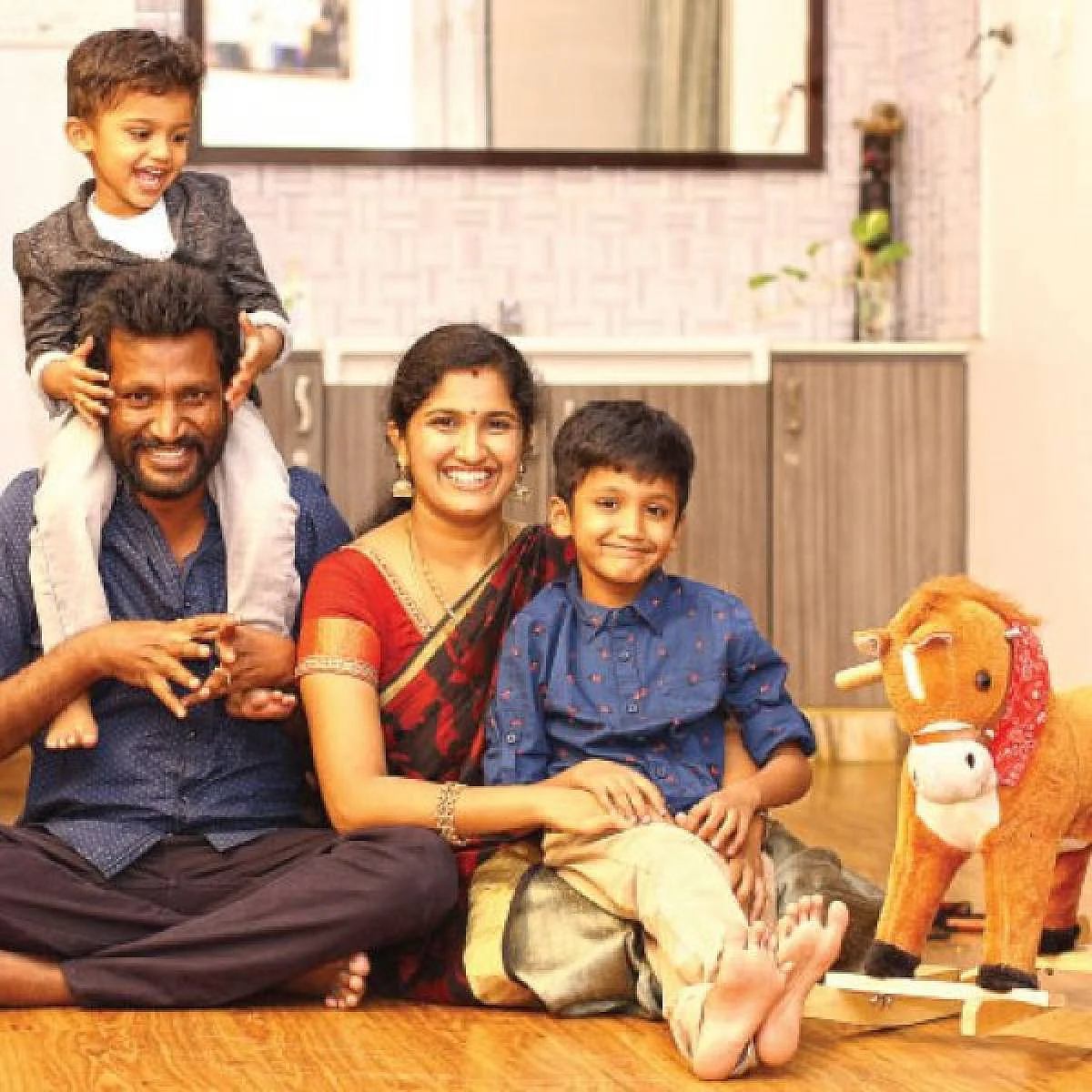 இயக்குநர் சுசீந்திரன் குடும்பத்துடன்...