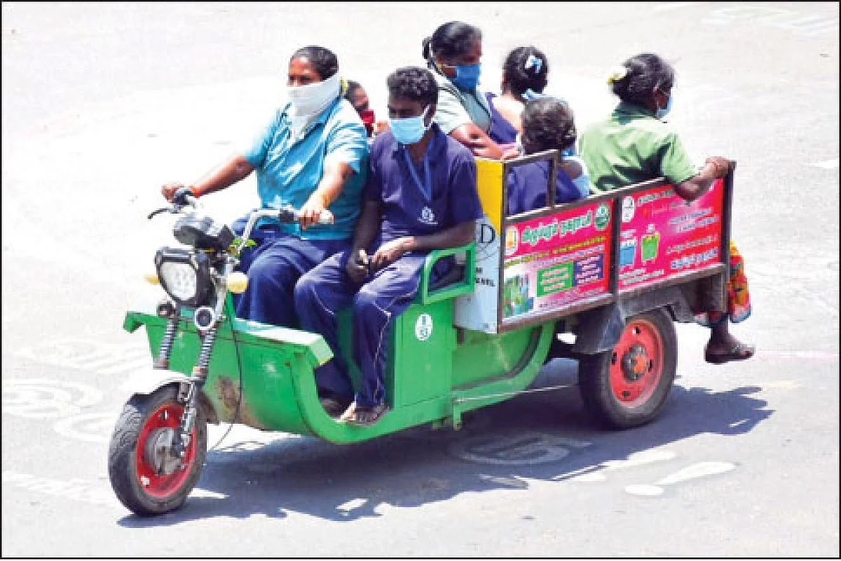 தூய்மைப் பணியாளர்கள்