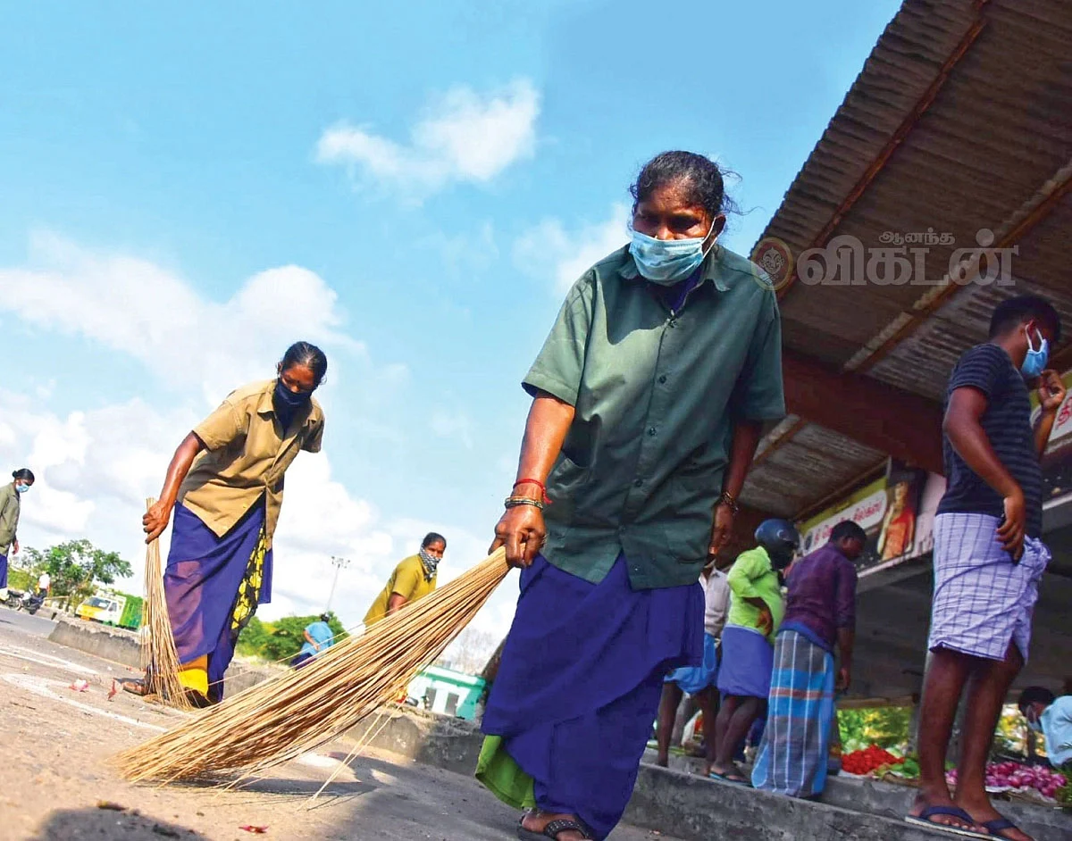 தூய்மைப் பணியாளர்கள்
