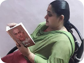 அவள் வாசகி: புத்தகம் படித்துவிட்டுதான் வேலை!