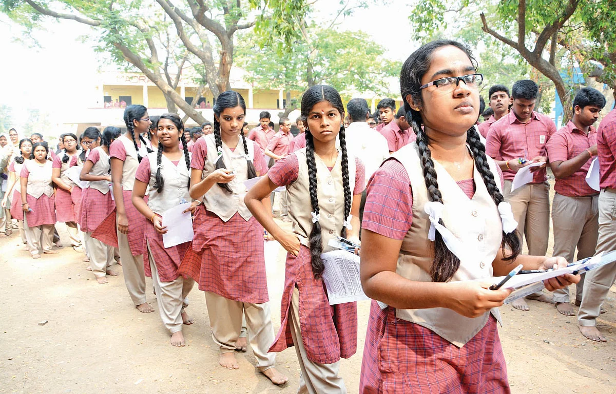 மாணவர்கள்