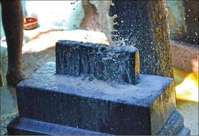 மேலக்கடம்பூர் வீரபத்திர சுவாமி