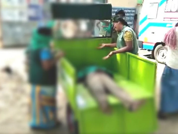 குப்பை வண்டியில் எடுத்துச் செல்லப்பட்டதா தூய்மைப் பணியாளர் சடலம்?! -ஈரோட்டில் நடந்தது என்ன?