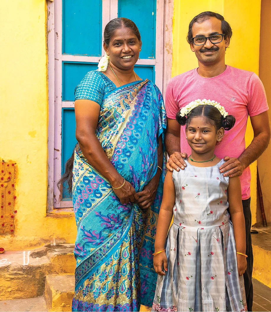 குடும்பத்துடன் தினேஷ்பாபு