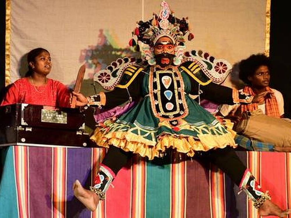 ``கோடைக்காலம்தான் தெருக்கூத்து கலைஞர்களை வாழவைக்கும்... ஆனா இப்போ?" - `காலா' ராமலிங்கம்