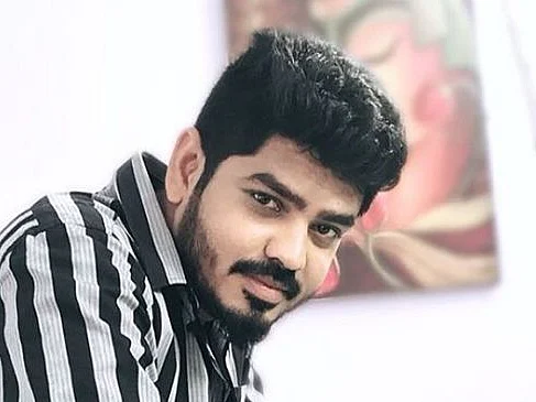 ``தனுஷ் கூட நடிக்க சிவகார்த்திகேயன் கூப்பிட்டார். ஆனா..?!" - `அது இது எது' விக்னேஷ்