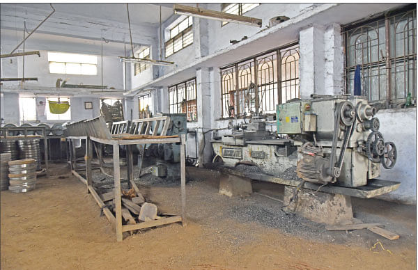 மதுக்கடைகளைத் திறக்கப் போராடும் அரசு... குறு, சிறு தொழில் நிறுவனங்களை கவனிக்குமா?