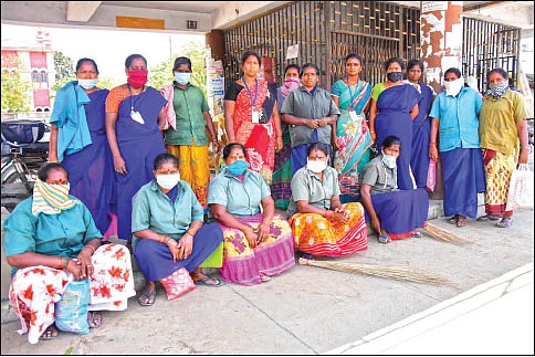 தூய்மைப் பணியாளர்கள்