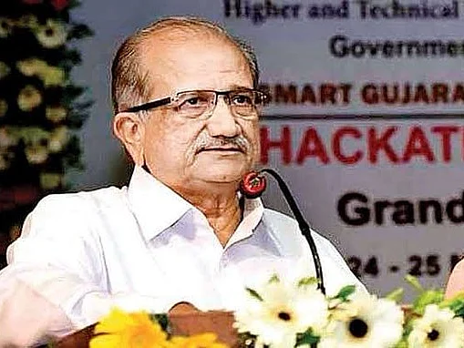 அரிதிலும் அரிது... குஜராத் சட்ட அமைச்சரின் வெற்றி செல்லாது! - வழக்கு விசாரணையில் நடந்தது என்ன?