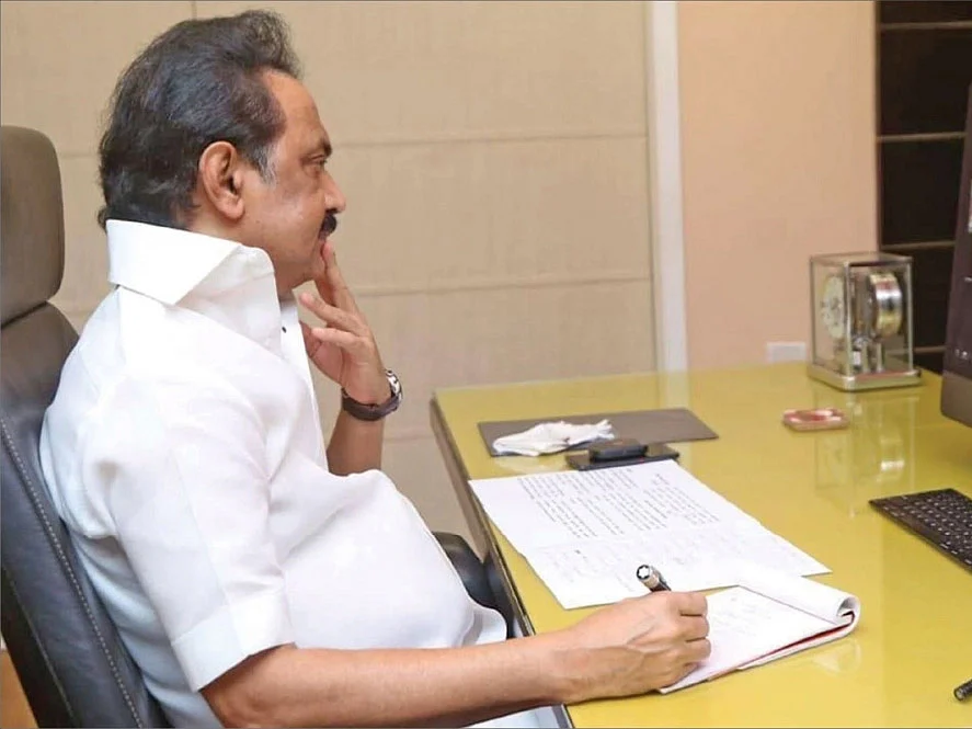 ஐபேக் கொடுத்த ரிப்போர்ட்... உற்சாகத்தில் திமுக! - அதிமுக நிலை என்ன?