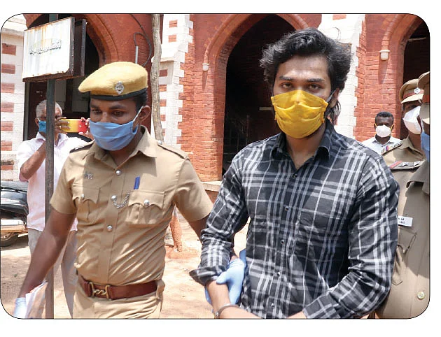 பொள்ளாச்சி பாலியல் வழக்கை விஞ்சும் நாகர்கோவில் காசி வழக்கு!