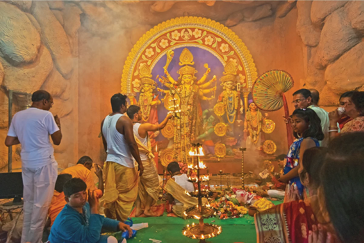 கேள்வி - பதில்: தெய்வ மூர்த்தங்களுக்கு அலங்காரம் செய்வது ஏன்?