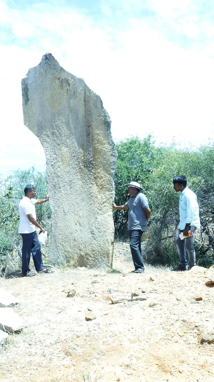 13 அடி உயர நடுகல்