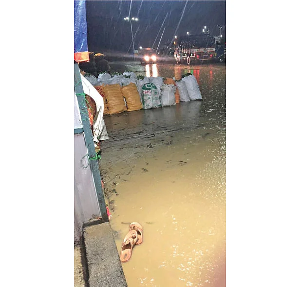 மழைநீர் சூழ்ந்த திருமழிசை...