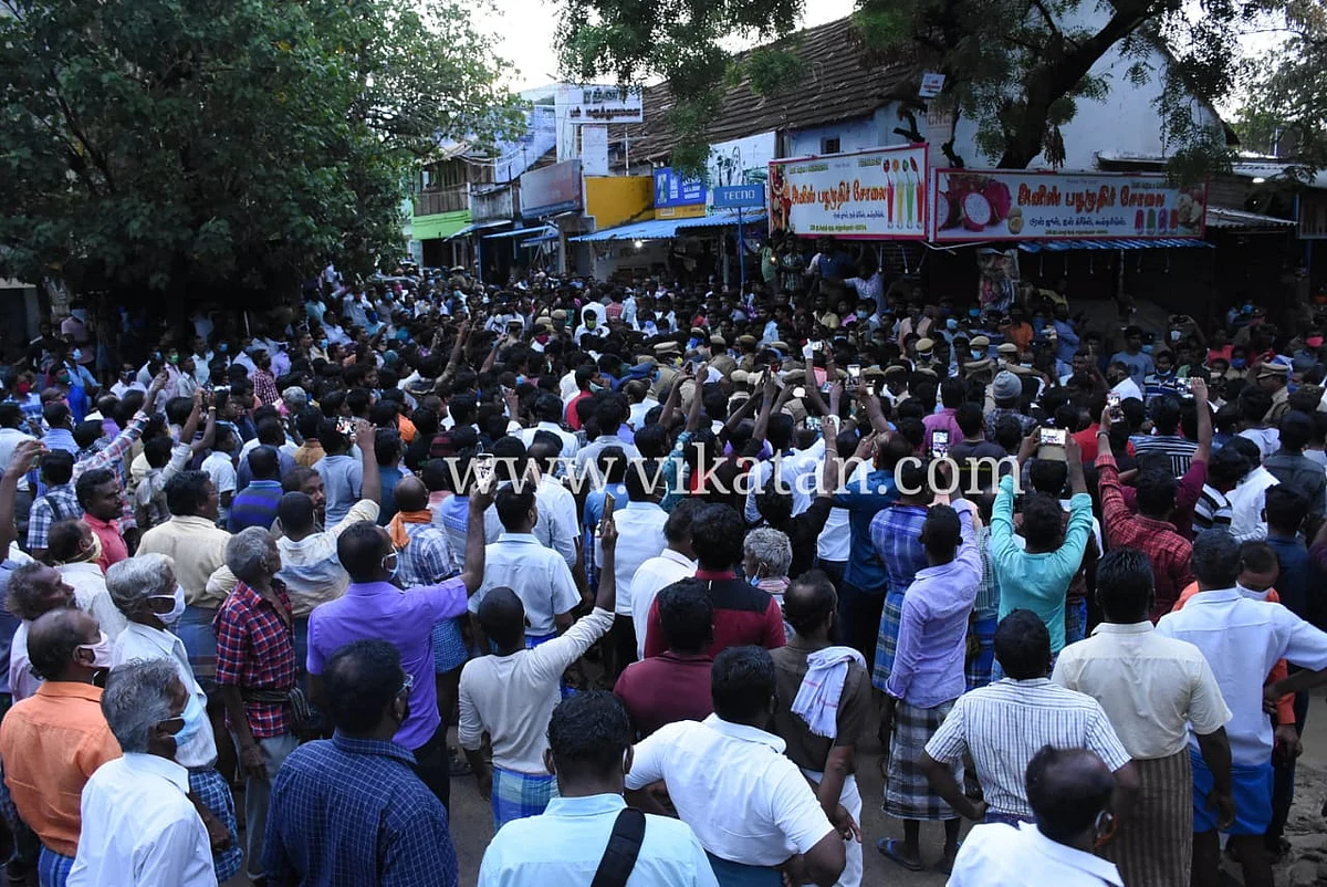 திரண்ட வியாரிகள், பொதுமக்கள்