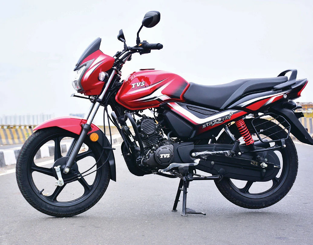 பழசைவிட 7 கிலோ அதிகம். 172 மிமீ கி.கிளியரன்ஸ் என்பதால், மேடு/பள்ளங்களைப் பார்த்துப் பயப்படத் தேவையில்லை.