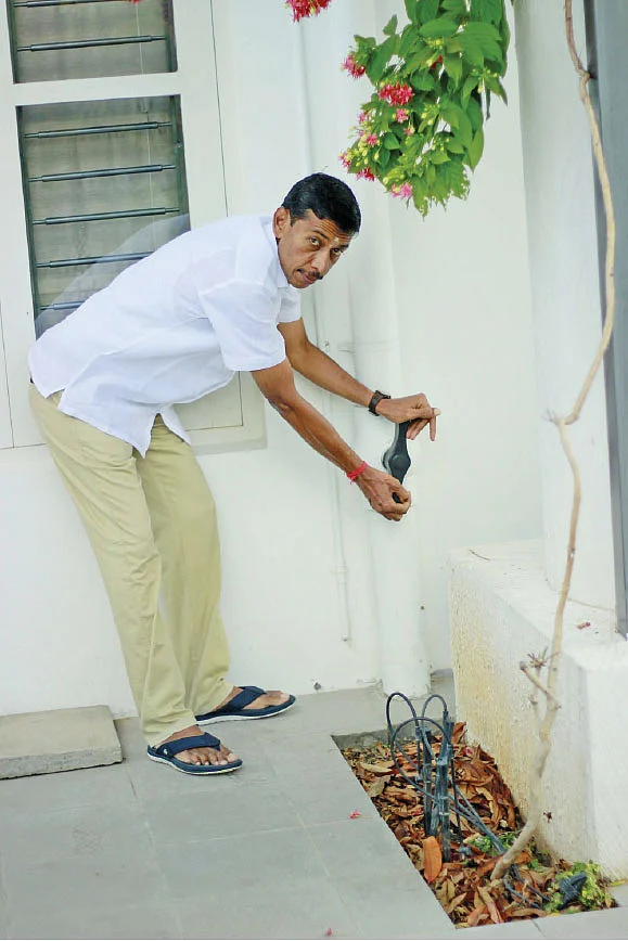 மாடியிலிருந்து வரும் குழாய்