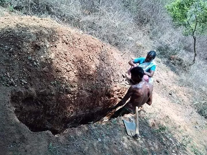 சவக்குழி தோண்டும் முருகேசன்