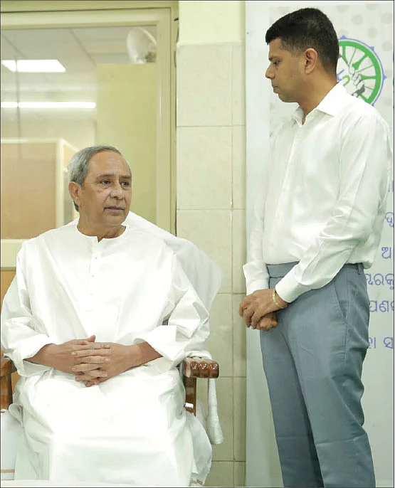 நவீன் பட்நாயக்குடன் கார்த்திகேய பாண்டியன்