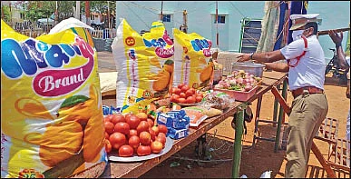சர்க்கஸ் வீரர்கள், ஆனால் சாப்பாடு கிடைப்பதே சாகசம்!