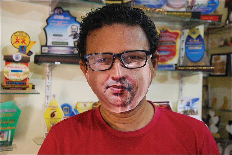 ஆடித்தள்ளுபடியில் மாஸ்க் கிடைக்குமோ?