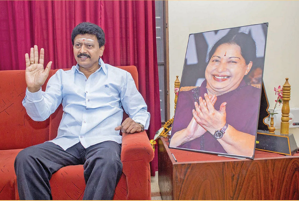 மிஸ்டர் கழுகு: கேரள நம்பூதிரியின் அருள்வாக்கு... உற்சாகத்தில் திவாகரன்!