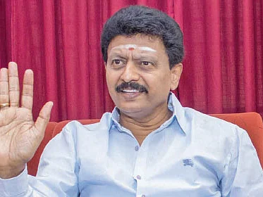 மிஸ்டர் கழுகு: கேரள நம்பூதிரியின் அருள்வாக்கு... உற்சாகத்தில் திவாகரன்!
