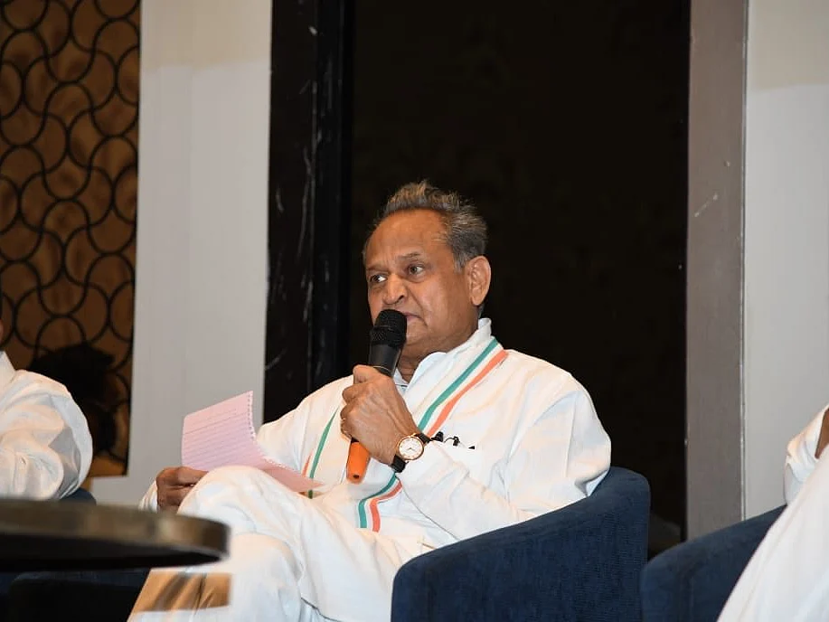 ``கொண்டாட வேண்டாம்; புல்டோசர்கள் நாளை உங்கள் வீடுகளுக்கும் வரலாம்..!" - ராஜஸ்தான் முதல்வர் கெலாட்