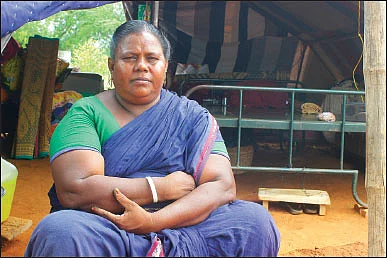 சர்க்கஸ் வீரர்கள், ஆனால் சாப்பாடு கிடைப்பதே சாகசம்!