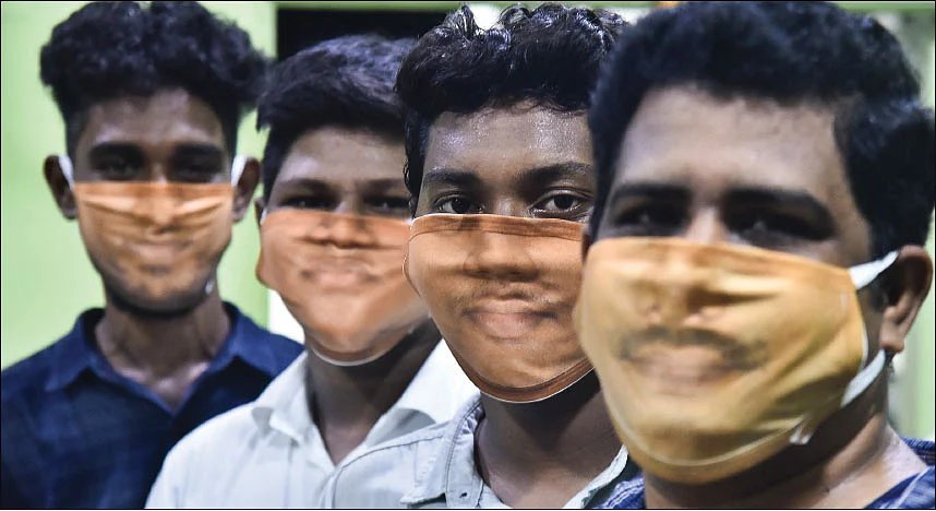 ஆடித்தள்ளுபடியில் மாஸ்க் கிடைக்குமோ?