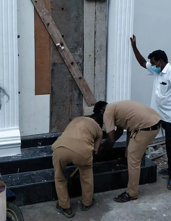 சீல் வைக்கப்படும் விடுதி