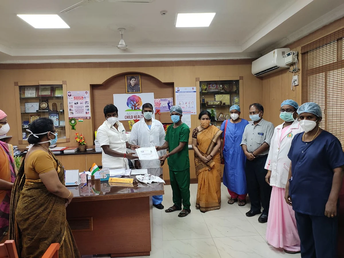 ``லாக்டௌன்ல 70 நாளா லீவ் எடுக்கல!" - முதல்வர் பாராட்டிய டயாலிசிஸ் டெக்னீஷியன் தம்பிதுரை