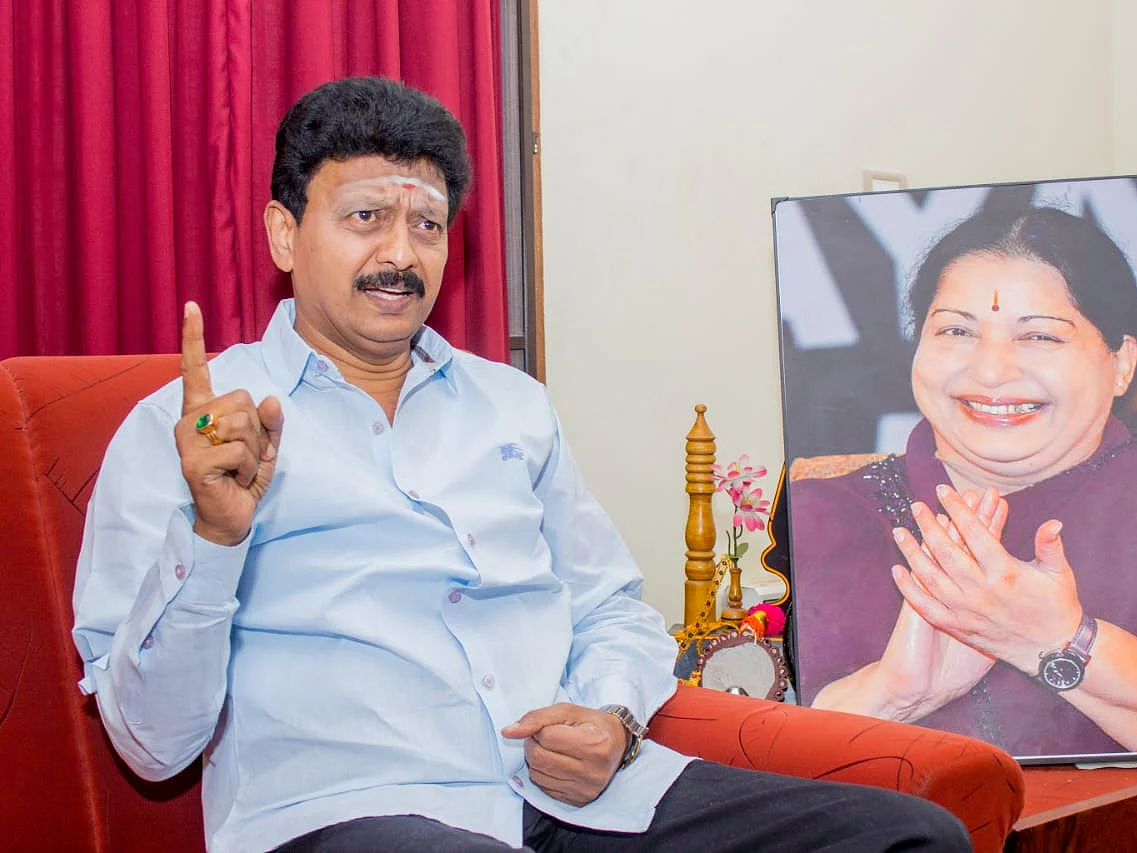 மதுரை: `எனது அரசியல் பார்வை தவறாகாது; தி.மு.க-வுக்கு வெற்றி வாய்ப்பு!’ - திவாகரன்