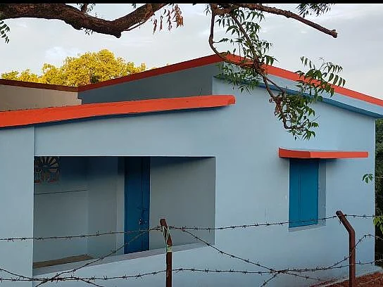 அரியலூர்: `மனு கொடுக்கவே ரூ. 5,000 ஆச்சு’ - வி.ஏ.ஓ அலுவலகத்தைப் புதுப்பித்த மக்கள்