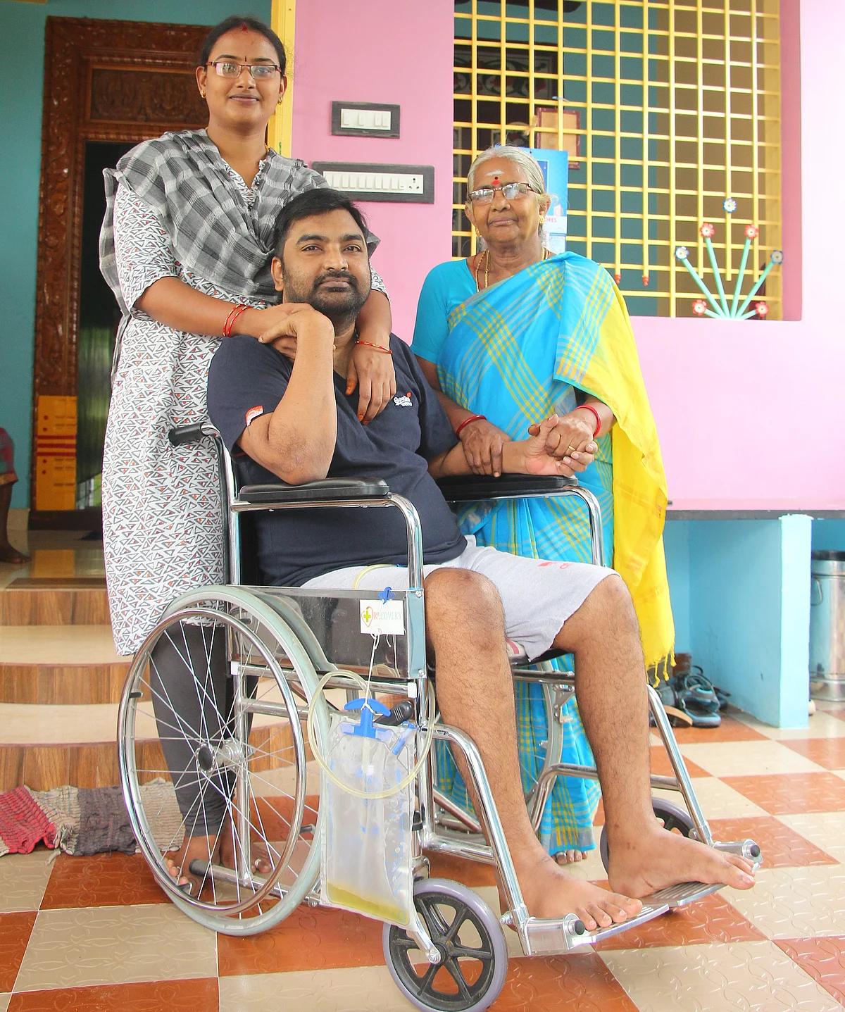டாக்டர் அவினாஷ் குடும்பத்துடன்