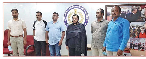 போலீஸ் அதிகாரிகளைத் தொடர்புகொண்ட ஸ்வப்னா...