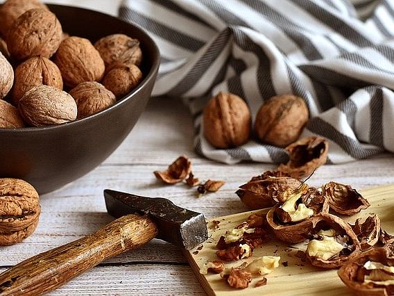How to: வால்நட்டை தினசரி உணவில் சேர்த்துக்கொள்வது எப்படி? | How to eat walnut?