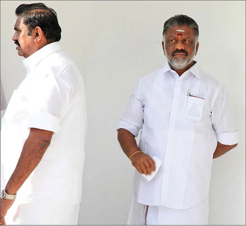 பழனிசாமி - பன்னீர்செல்வம்