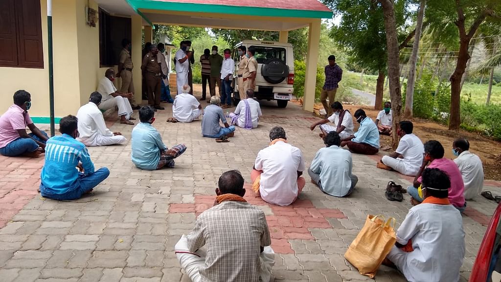மேகமலை ரேஞ்சர் அலுவலகத்தில் நடந்த போராட்டம்