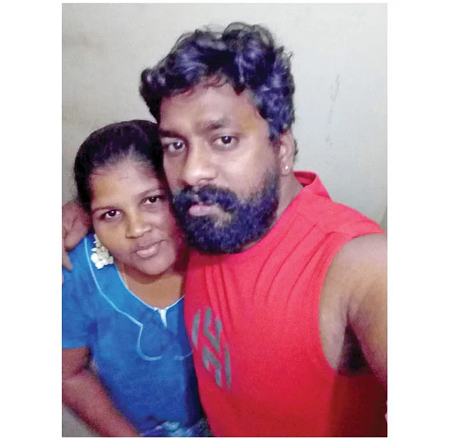 மனைவி ஷாலினியுடன் ஜானி